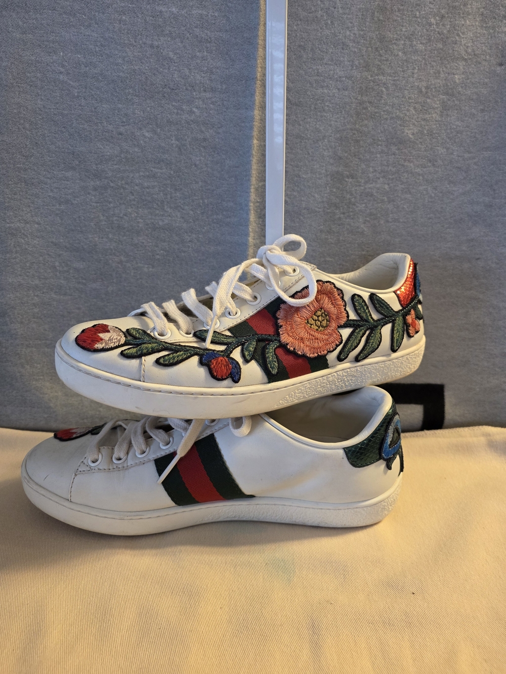 Gucci Ace Floral Embroidered Floral Sneakers with Red-Green Stripe - Picture 3 of 9